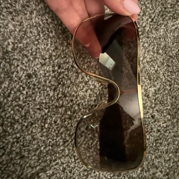 Stylish Gold Sunglasses - Picture 1 of 4